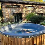 Private Cozy Nordic Bath Retreat By Chateau *