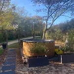Private Cozy Nordic Bath Retreat By Chateau